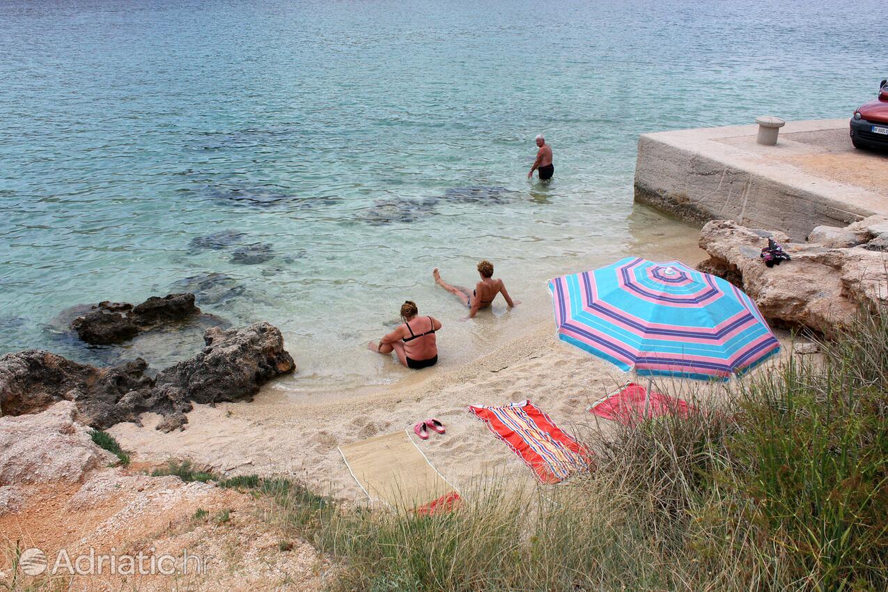 Nearby beaches - Apartments with a parking space Barbat, Rab