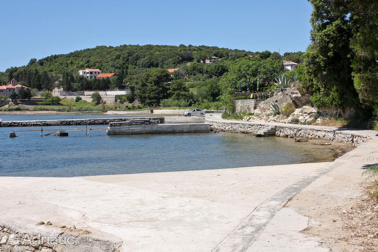 Nearby beaches - Apartments with a parking space Palit, Rab