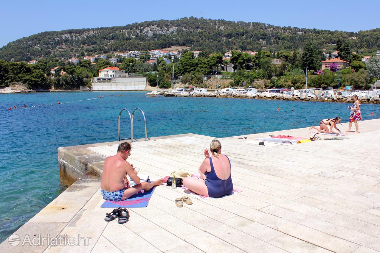 Nearby beaches - Apartments with a parking space Split