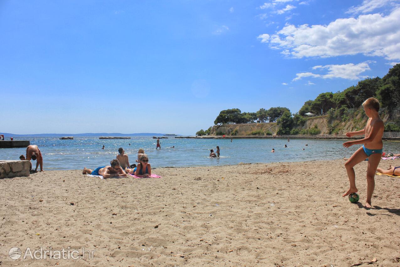Nearby beaches - Apartments with a parking space Split