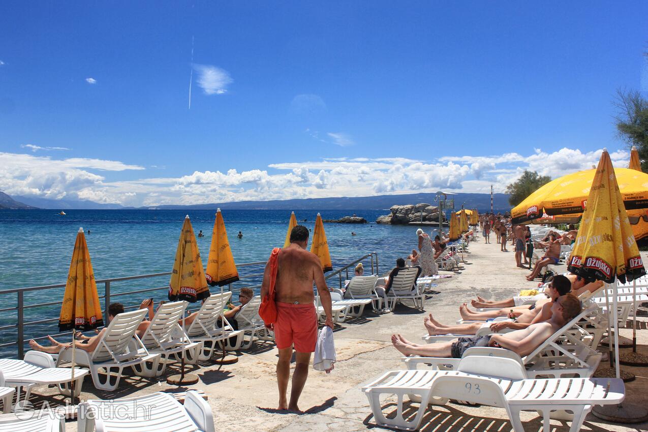 Nearby beaches - Apartments with a parking space Split