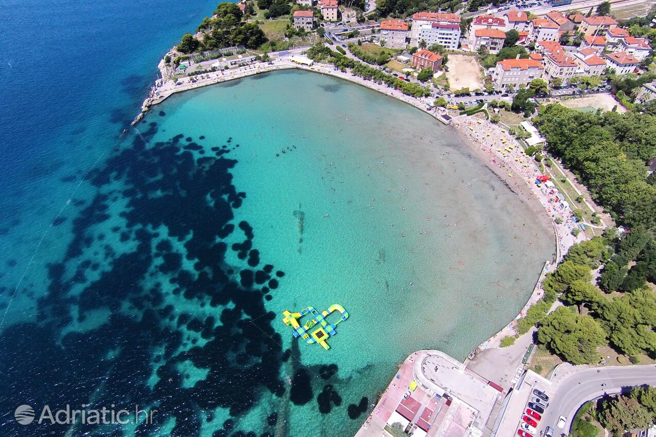 Nearby beaches - Apartments with a parking space Split