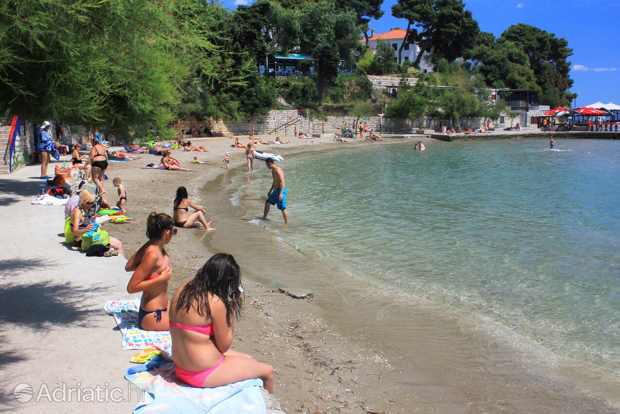 Nearby beaches - Apartments with a parking space Split