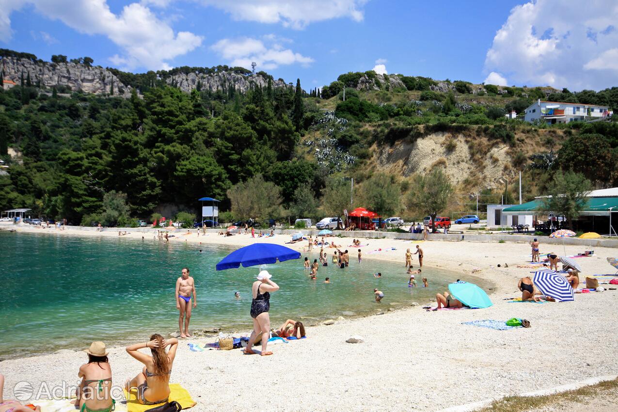 Nearby beaches - Apartments with a parking space Split