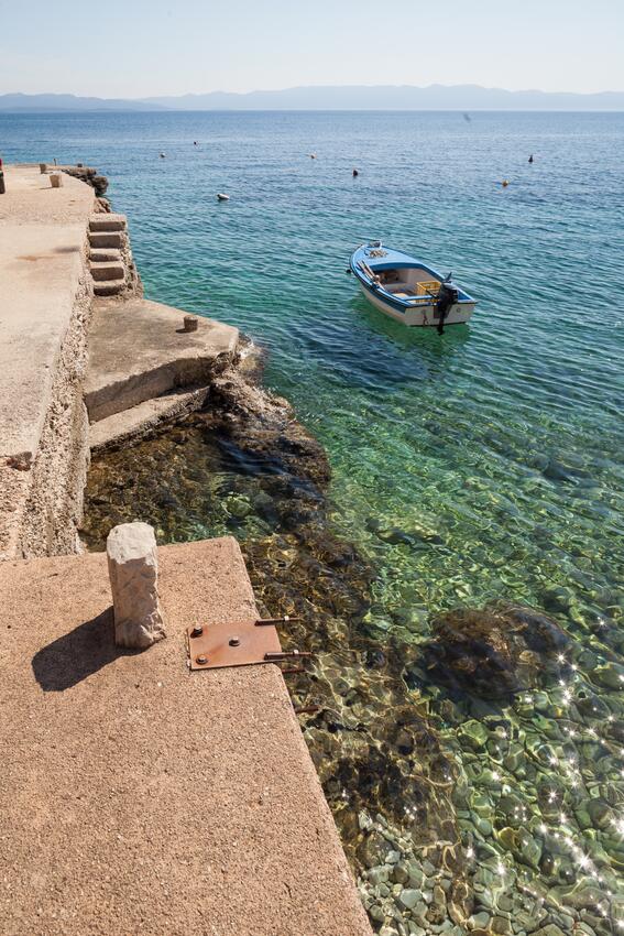 Tvrdni Dolac en la isla Hvar (Srednja Dalmacija)