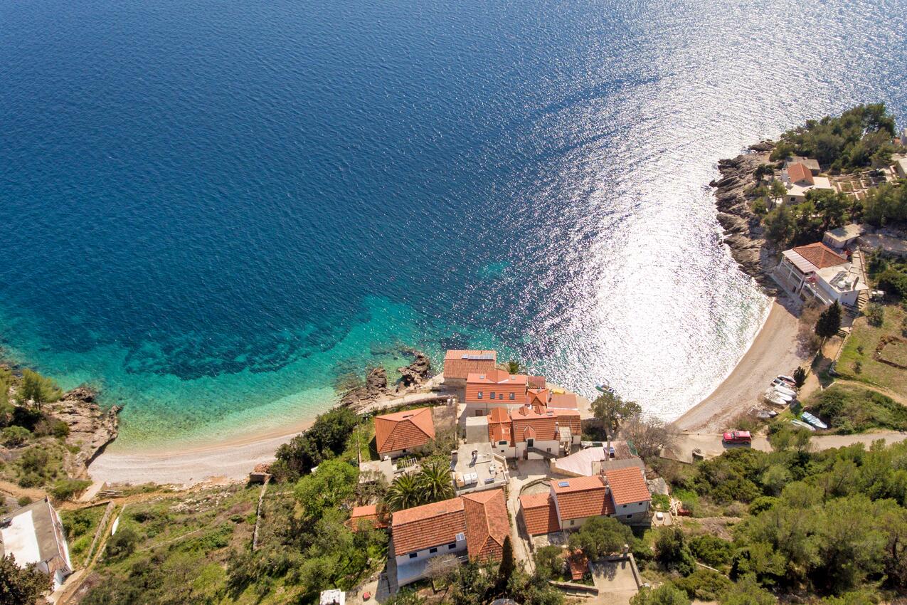 Tvrdni Dolac na ostrove Hvar (Srednja Dalmacija)