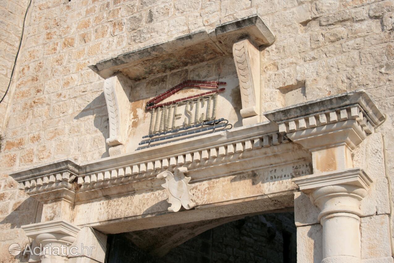 Trogir na riviére Trogir (Srednja Dalmacija)