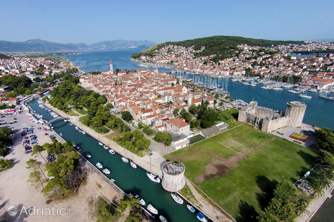 Trogir na riviére Trogir (Srednja Dalmacija)