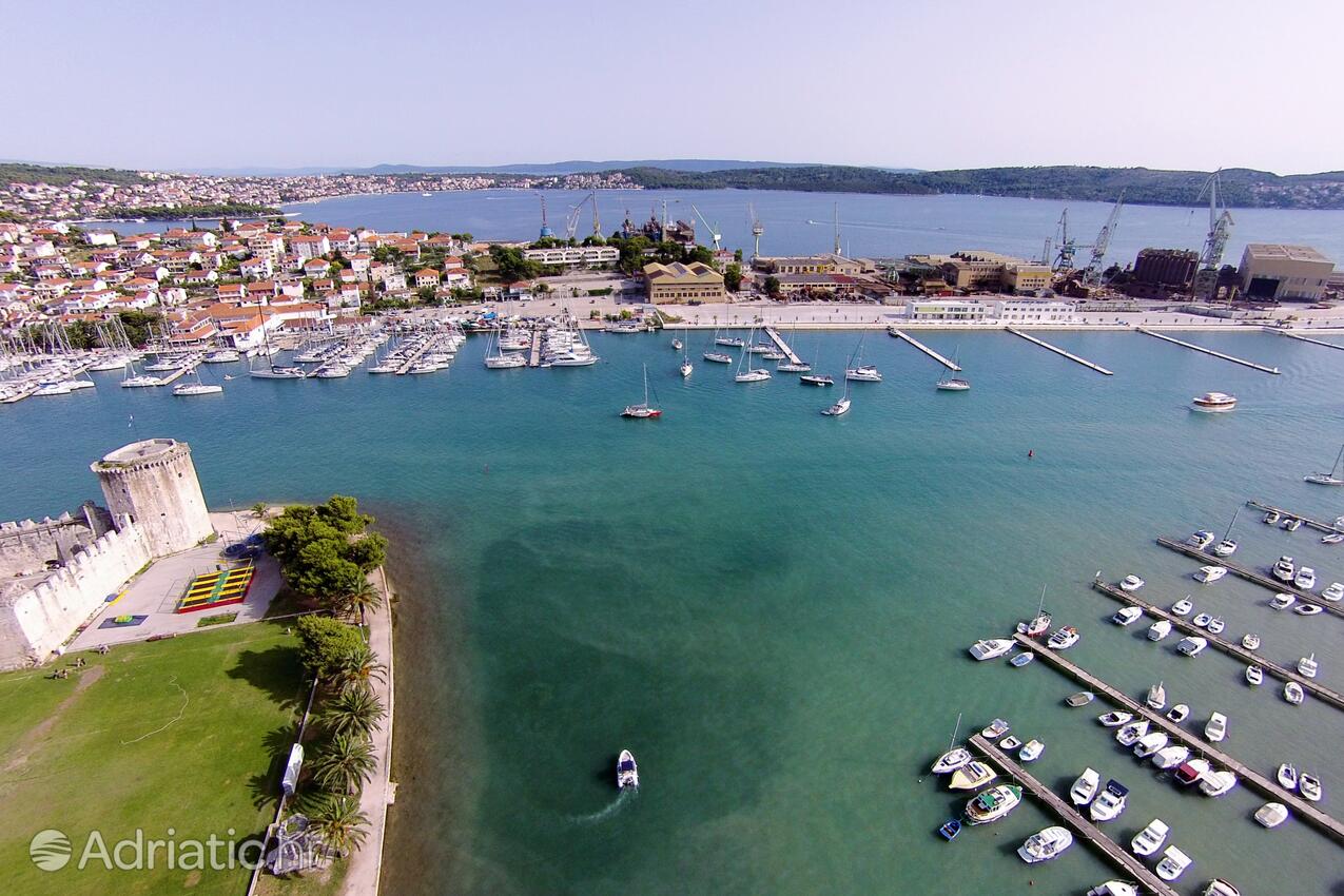 Trogir na riviére Trogir (Srednja Dalmacija)