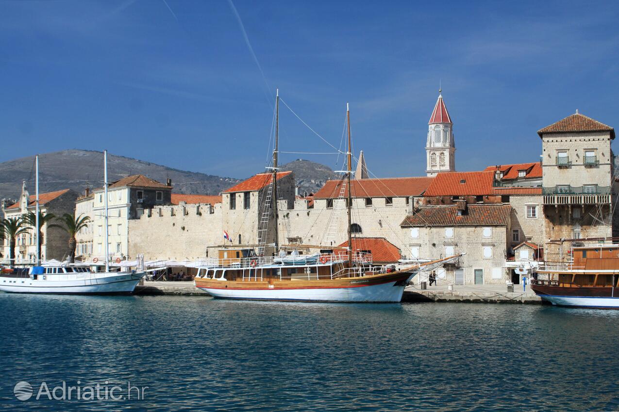 Trogir na riviére Trogir (Srednja Dalmacija)