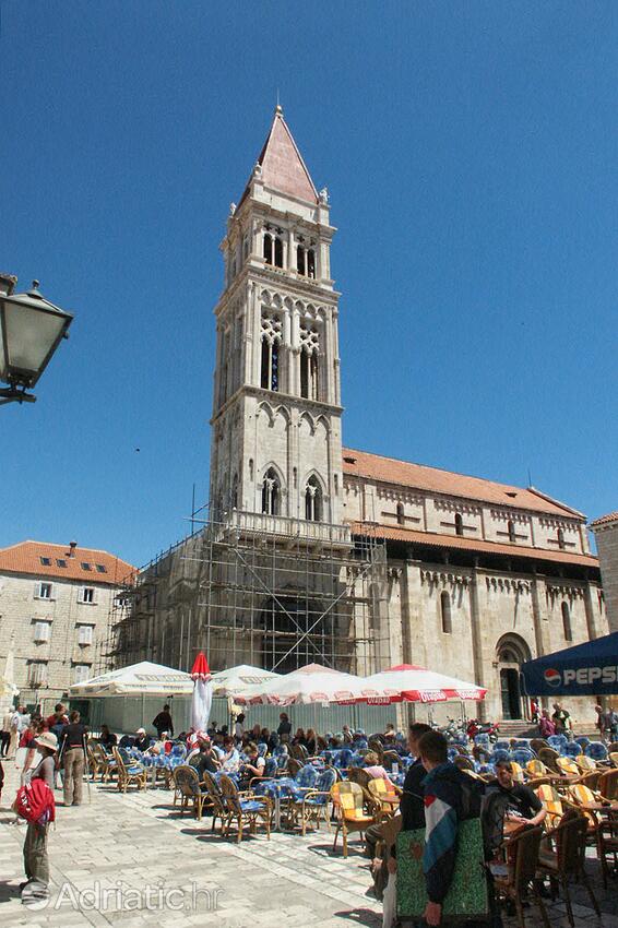 Trogir na riviére Trogir (Srednja Dalmacija)