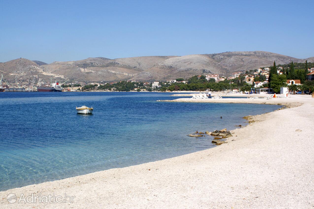 Nearby beaches - Family friendly apartments with a swimming pool Trogir