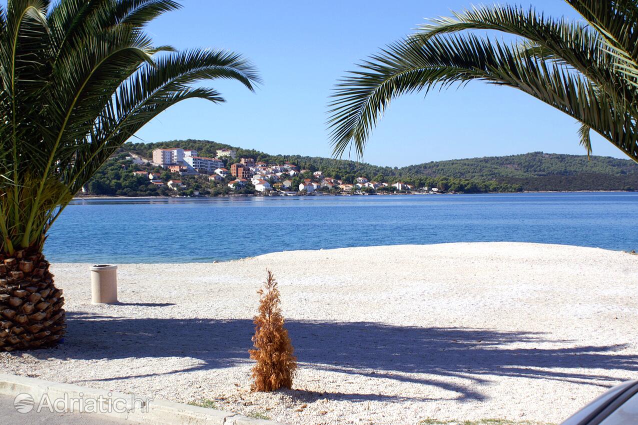 Nearby beaches - Family friendly apartments with a swimming pool Trogir