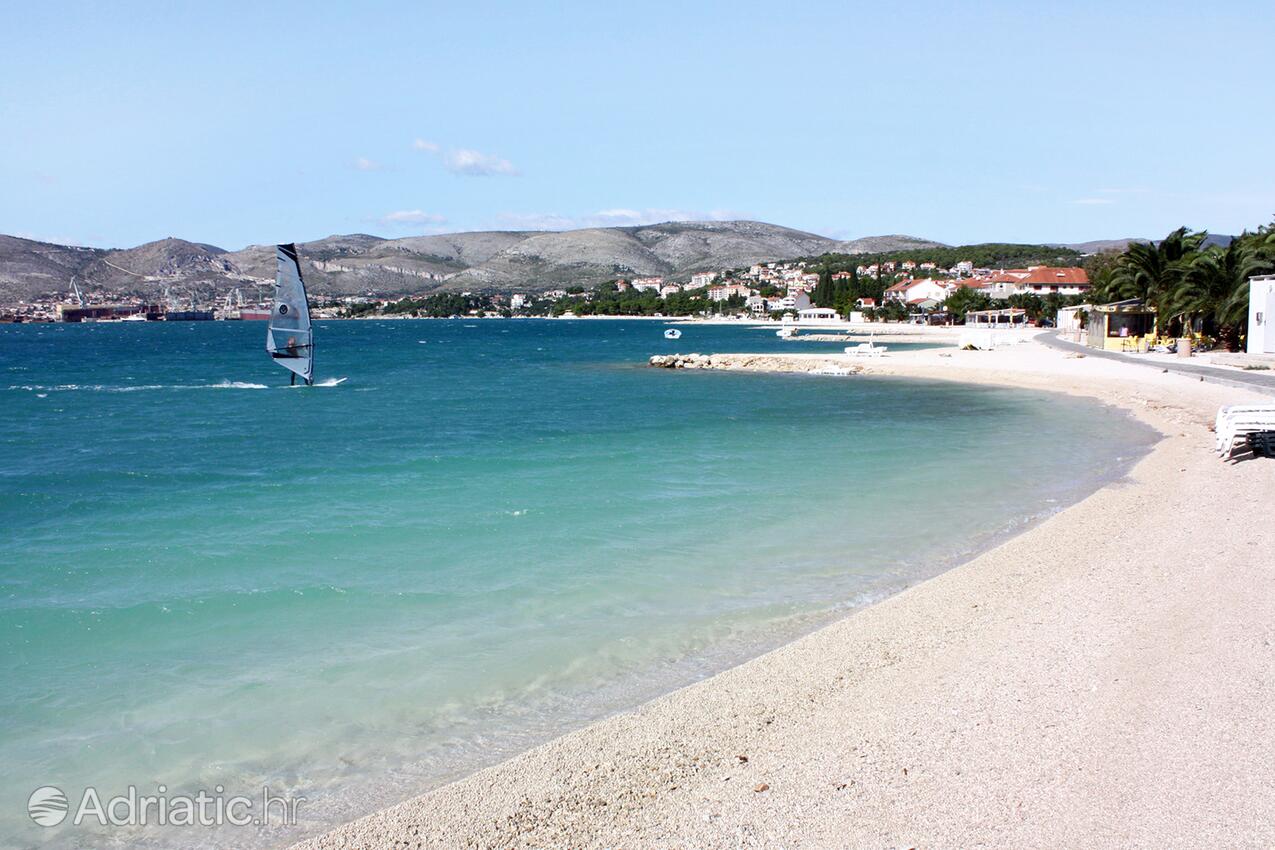 Nearby beaches - Family friendly apartments with a swimming pool Trogir