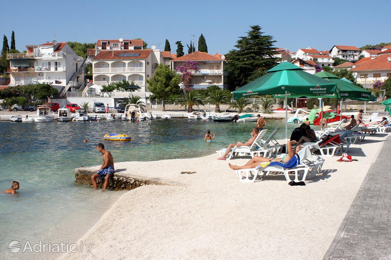 Nearby beaches - Family friendly apartments with a swimming pool Trogir
