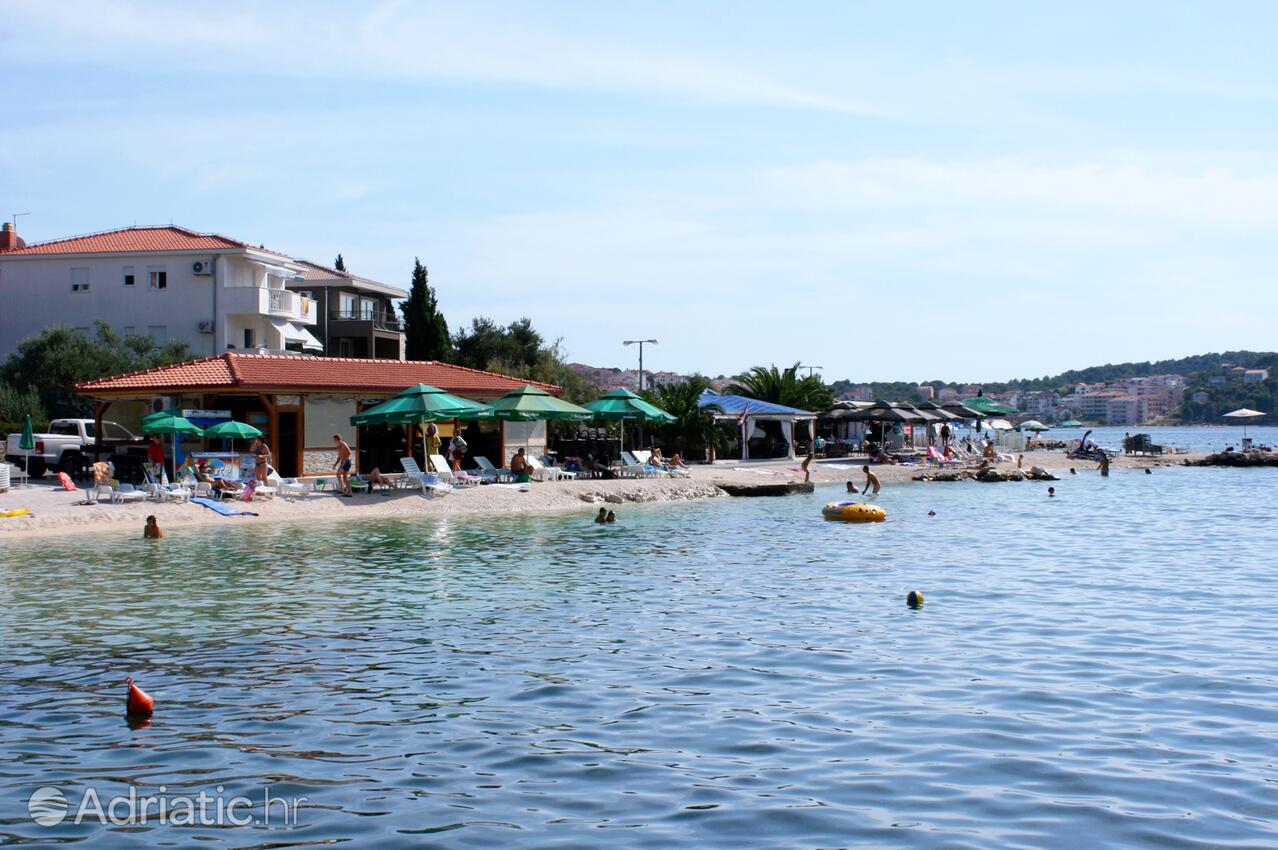 Nearby beaches - Family friendly apartments with a swimming pool Trogir