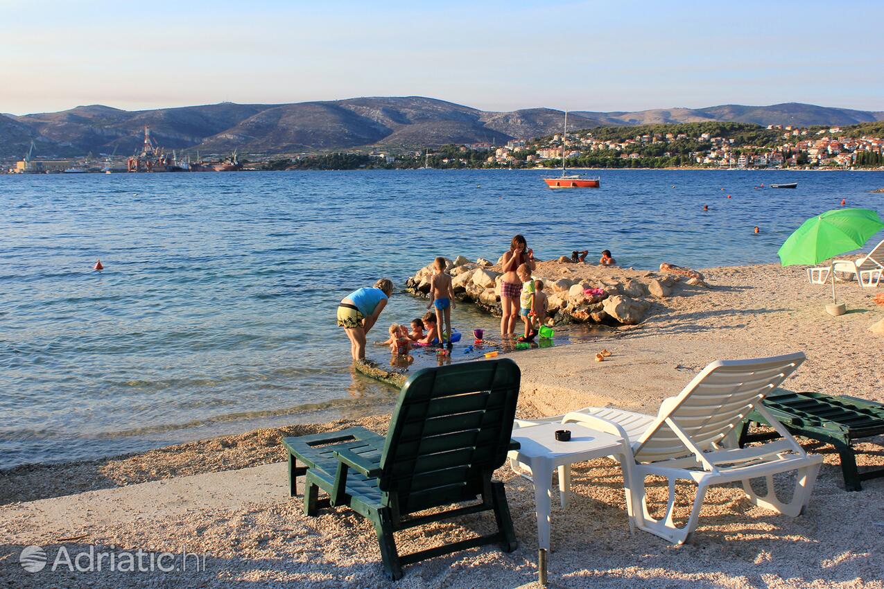 Nearby beaches - Family friendly apartments with a swimming pool Trogir