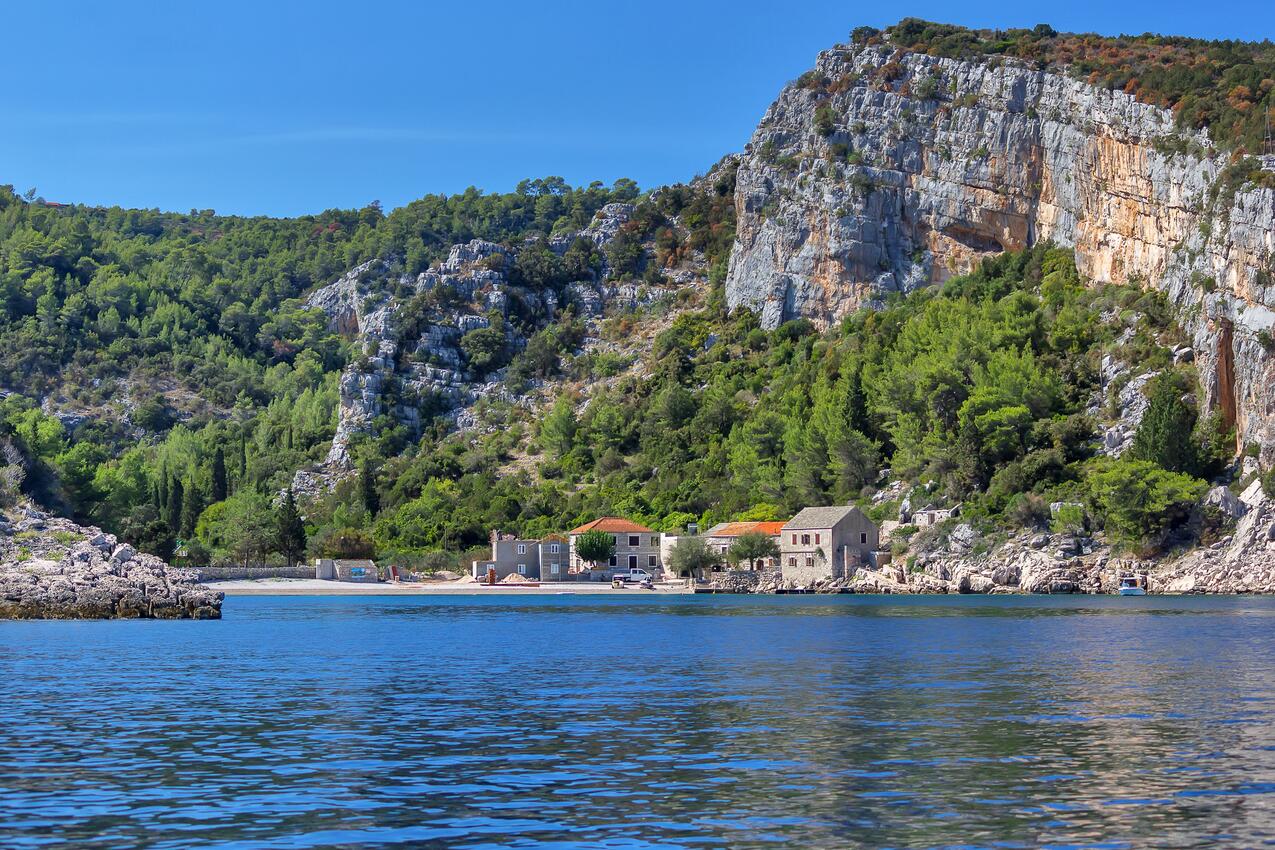 Pokrivenik sur l’île Hvar (Srednja Dalmacija)