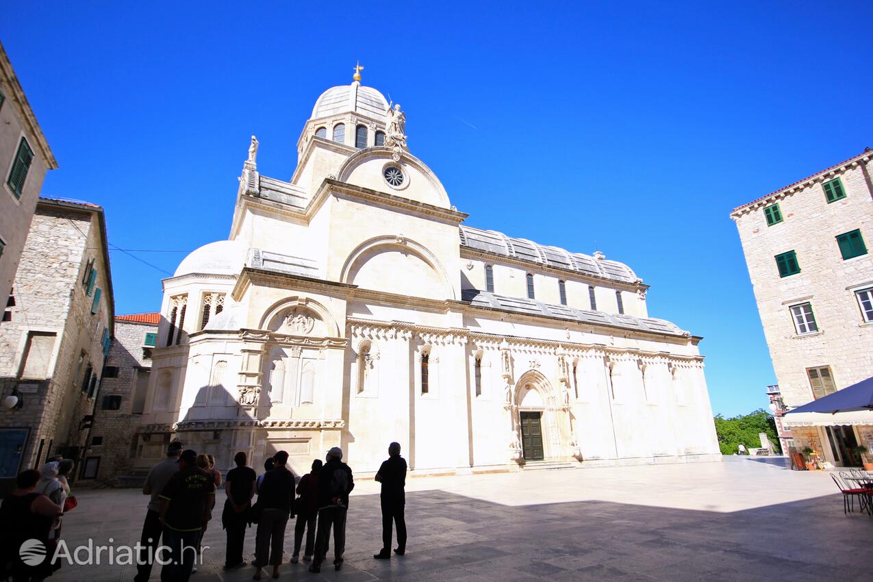 Šibenik na riviére Šibenik (Sjeverna Dalmacija)
