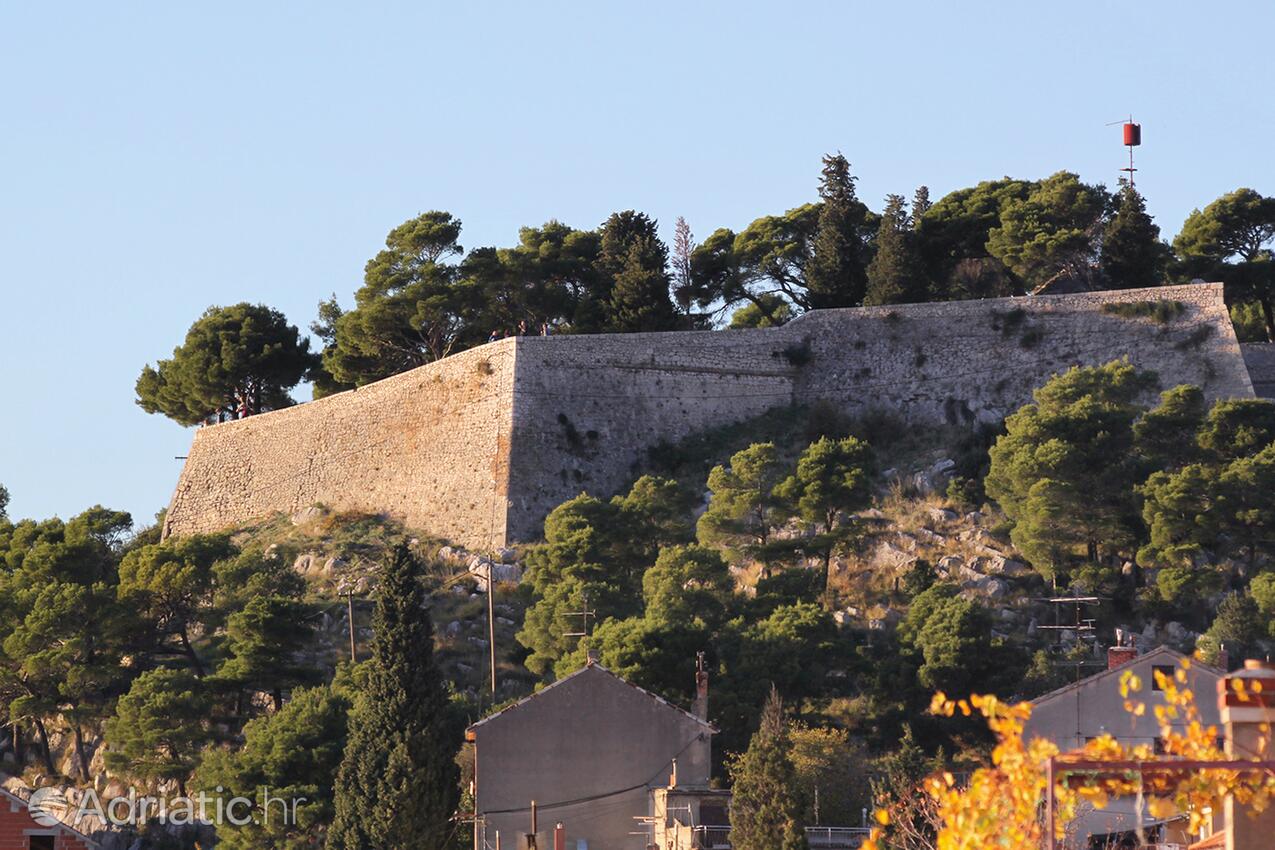 Šibenik na riviére Šibenik (Sjeverna Dalmacija)