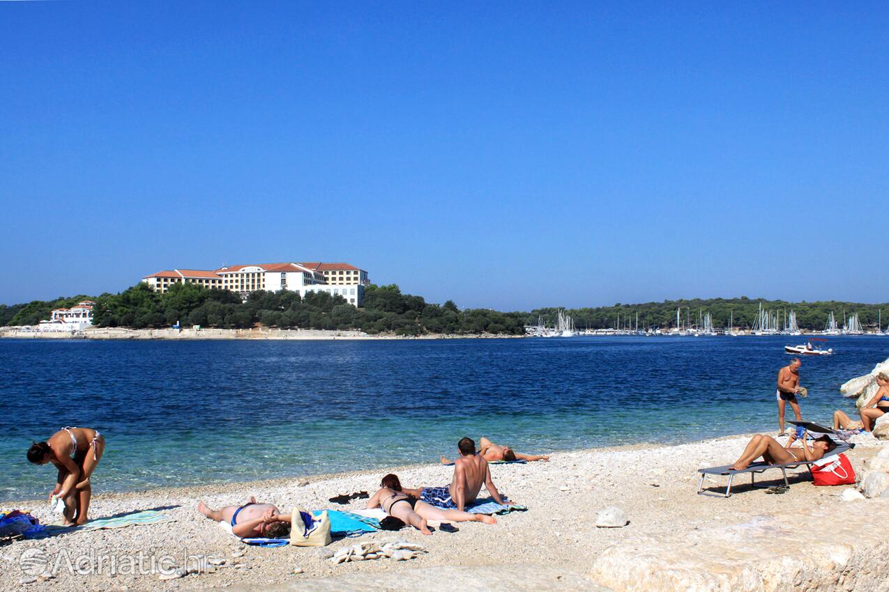 Nearby beaches - Apartments with a parking space Pješčana Uvala, Pula