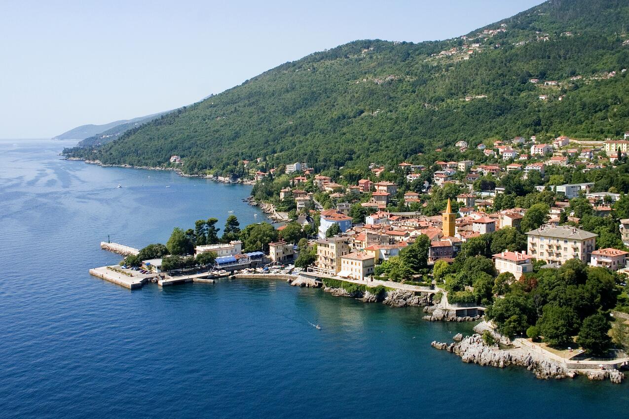 Lovran - Apartments with a parking space Lovran, Opatija