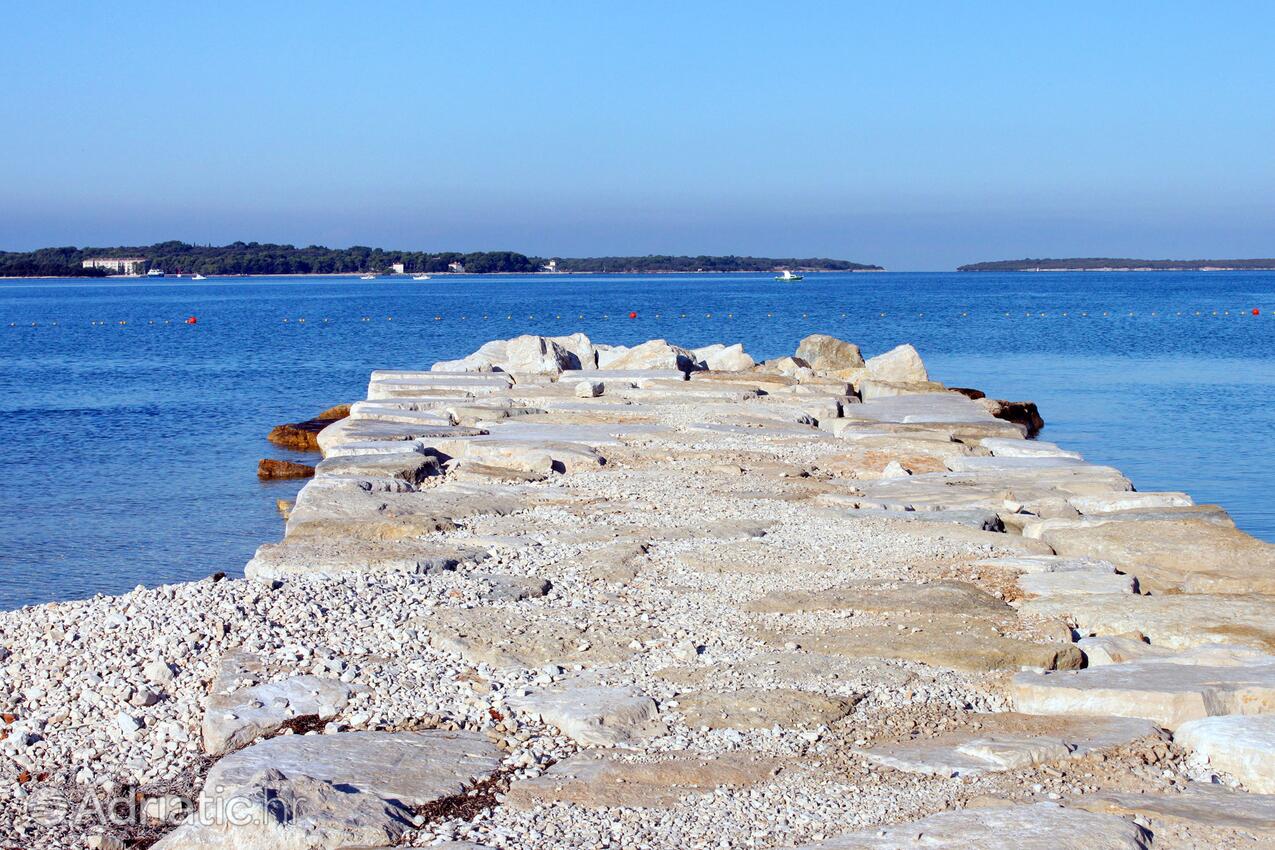 Nearby beaches - Apartments and rooms with parking space Fažana