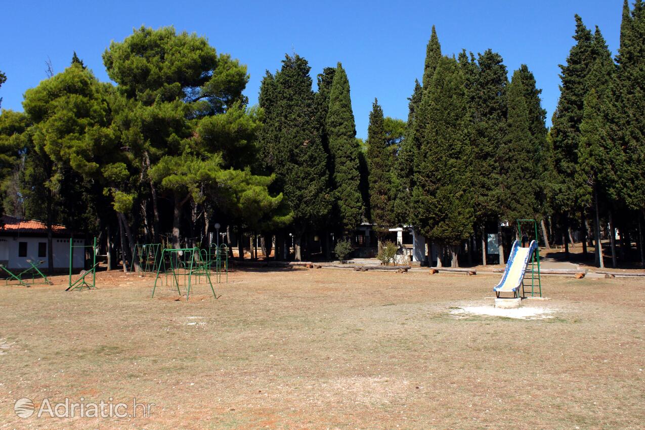 Nearby beaches - Apartments and rooms with parking space Fažana