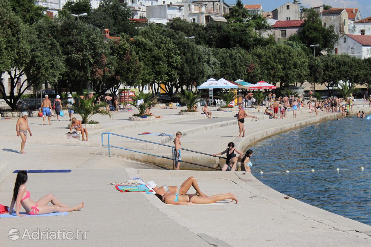 Nearby beaches - Apartments with a parking space Novi Vinodolski
