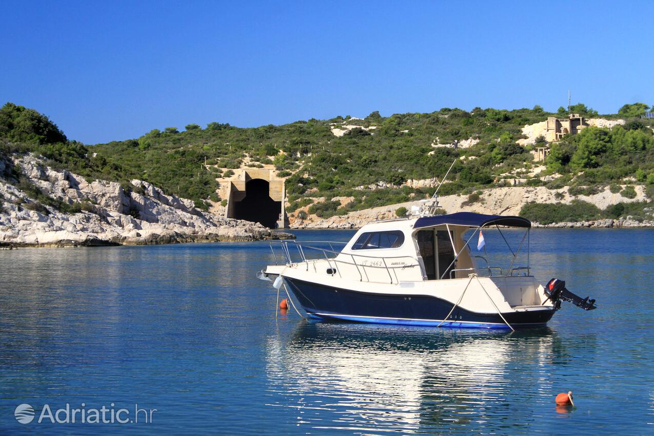 Rogačić sur l’île Vis (Srednja Dalmacija)