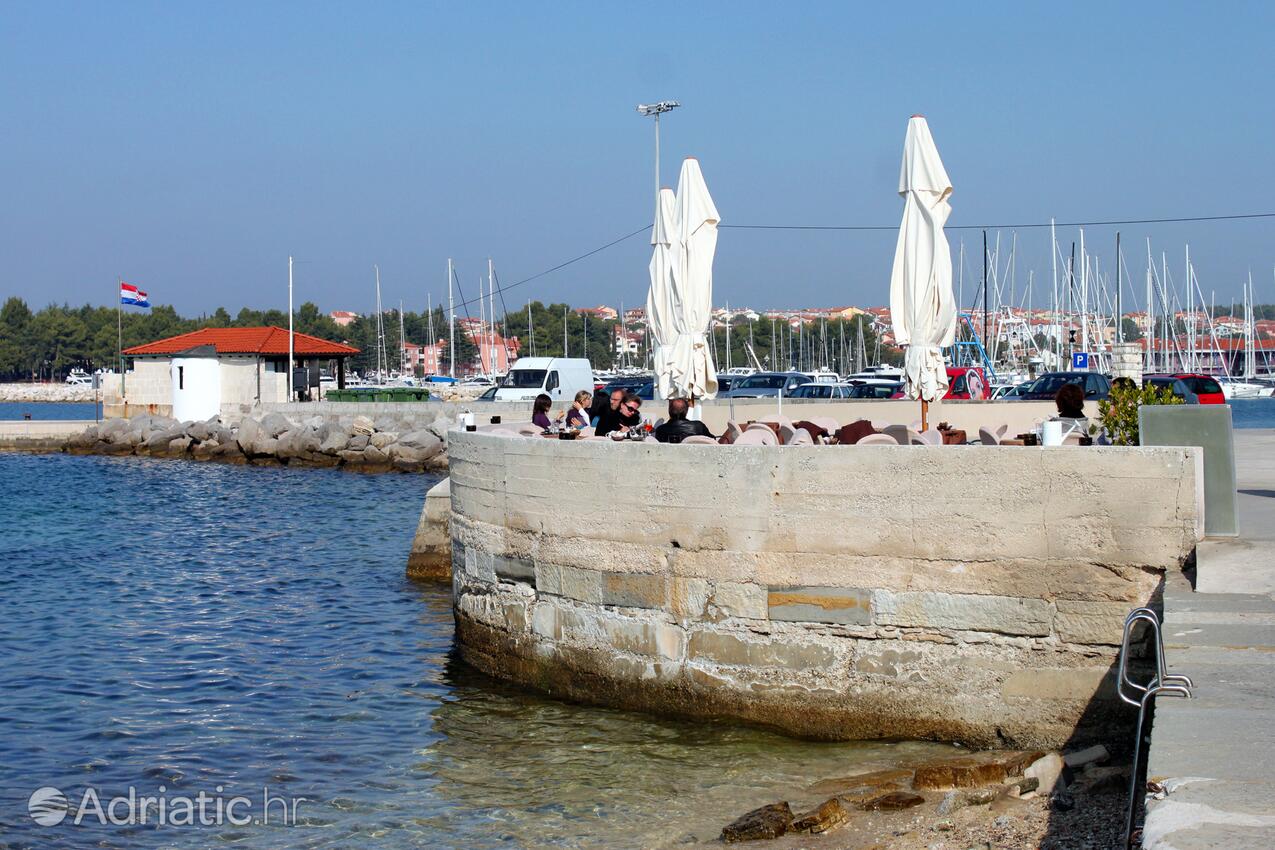 Novigrad - Appartamenti accanto al mare Novigrad