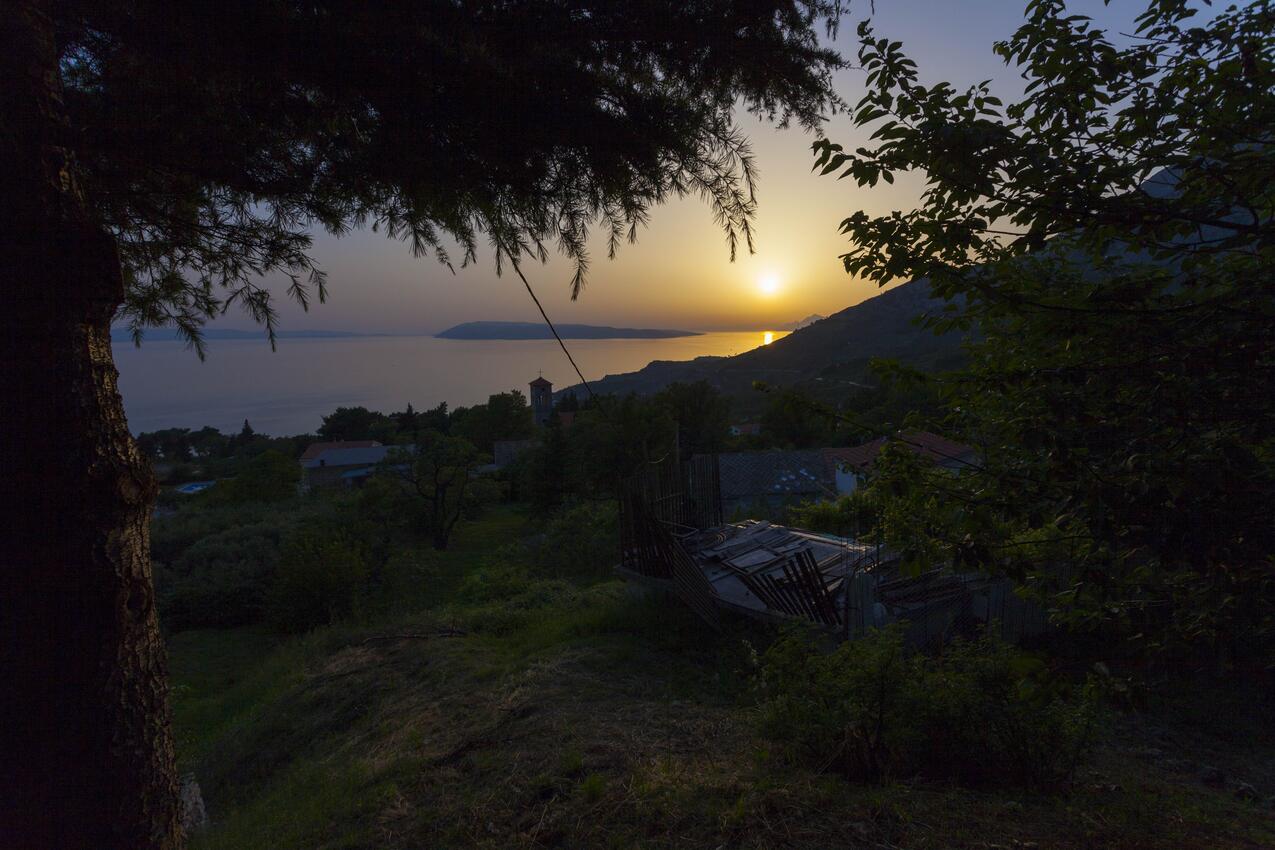 Gornji Tučepi en la ribera Makarska (Srednja Dalmacija)
