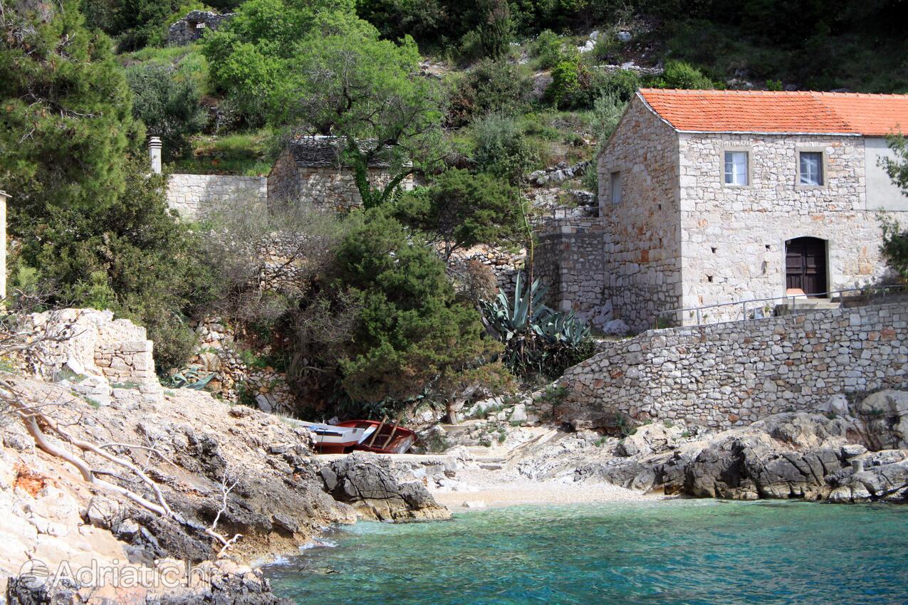 Lučica en la isla Hvar (Srednja Dalmacija)