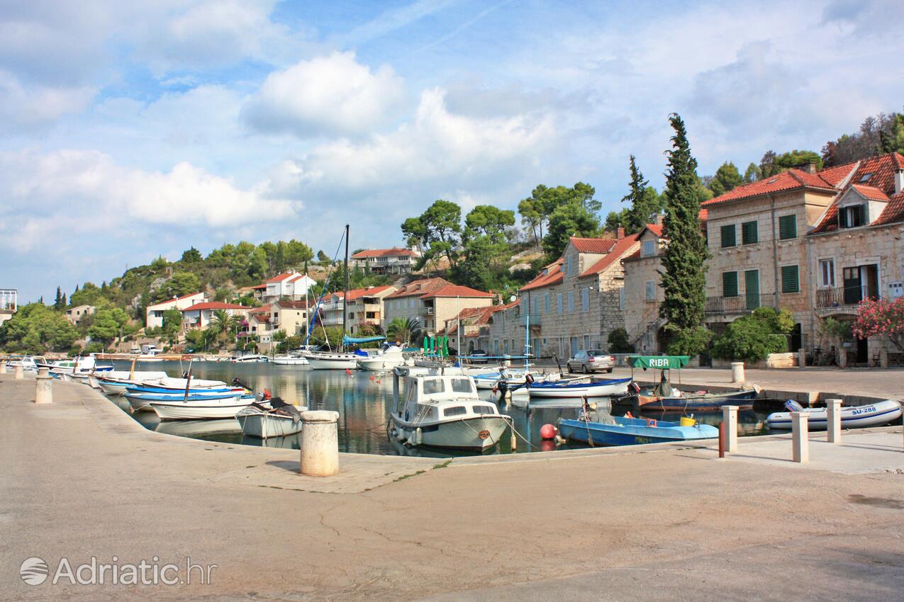 Bobovišća na Moru på otoku Brač (Srednja Dalmacija)