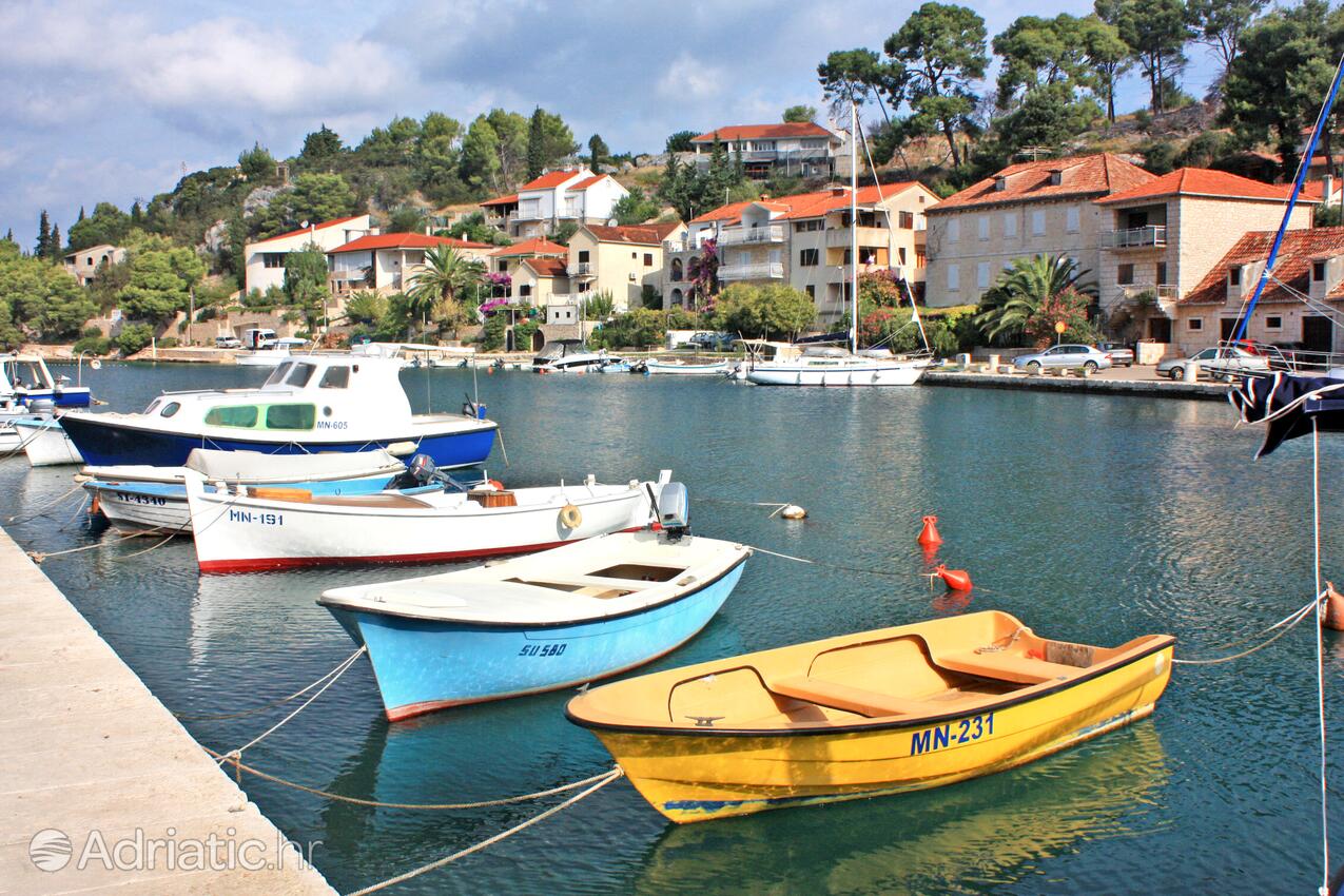 Bobovišća na Moru på otoku Brač (Srednja Dalmacija)