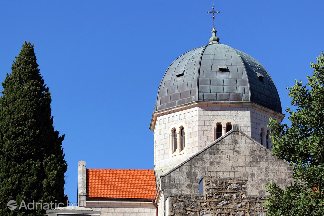 Svirče en la isla Hvar (Srednja Dalmacija)