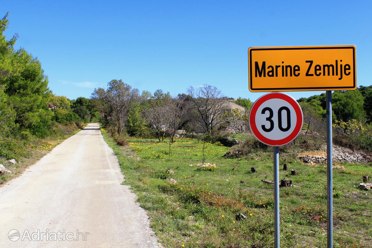 Marine Zemlje en la isla Vis (Srednja Dalmacija)