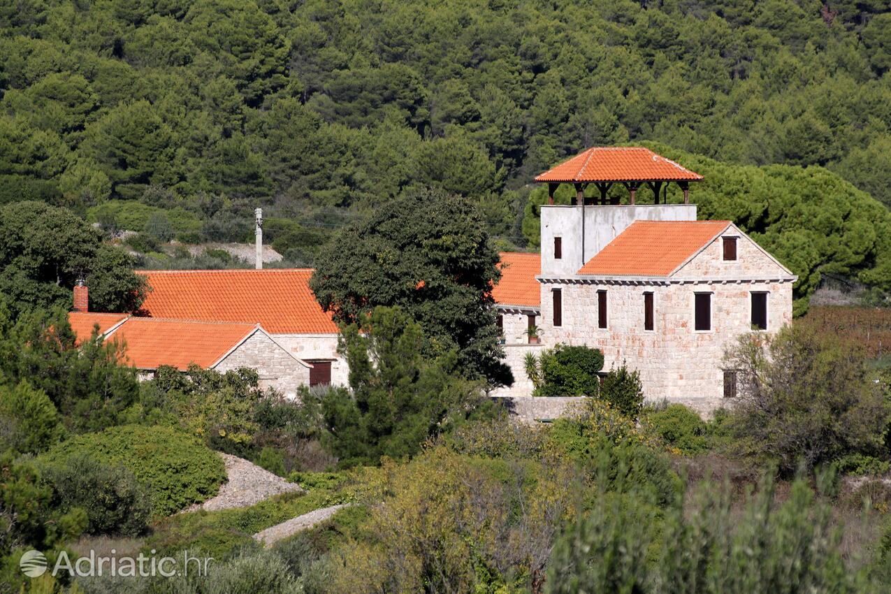 Podšpilje na ostrove Vis (Srednja Dalmacija)