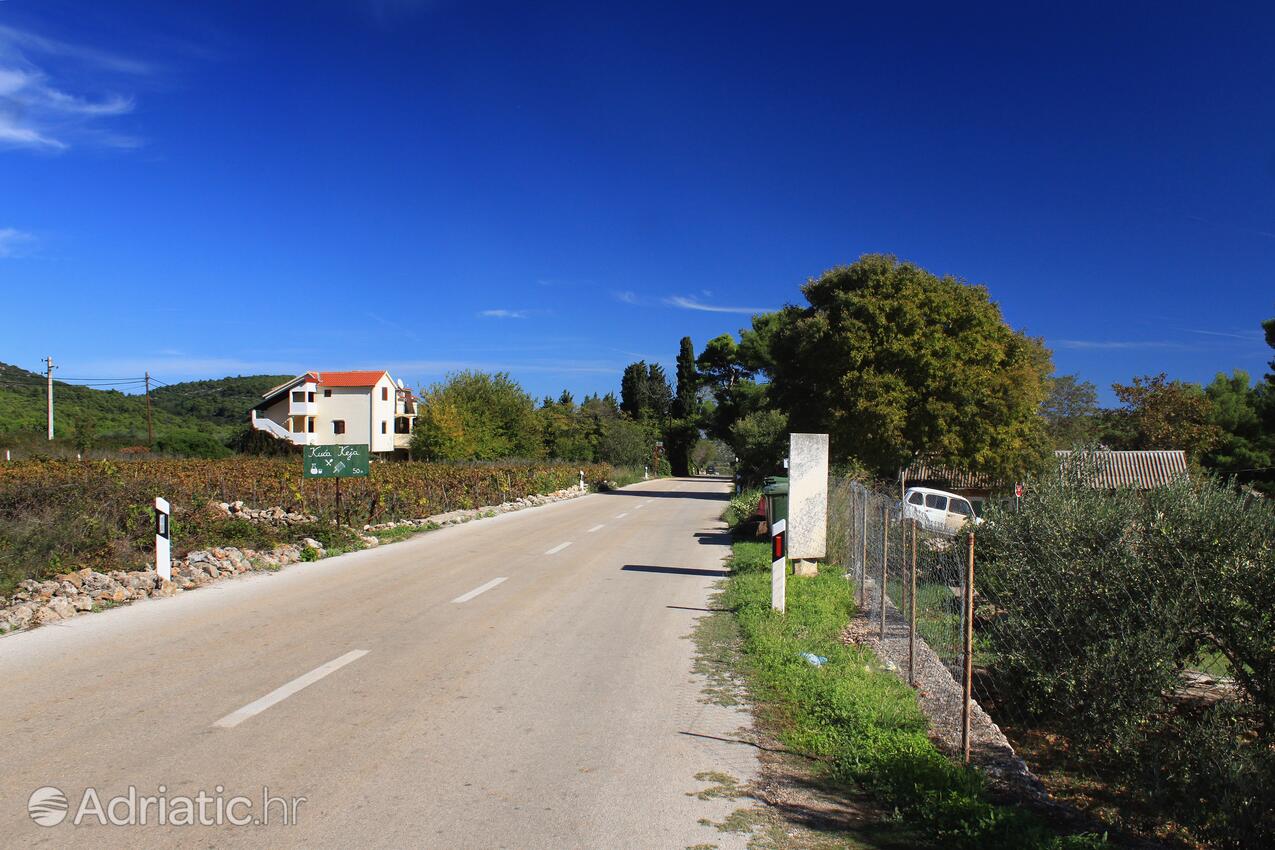 Podšpilje na ostrove Vis (Srednja Dalmacija)