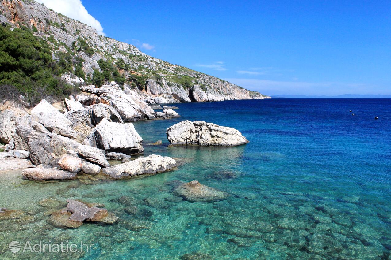 Zaraće sur l’île Hvar (Srednja Dalmacija)