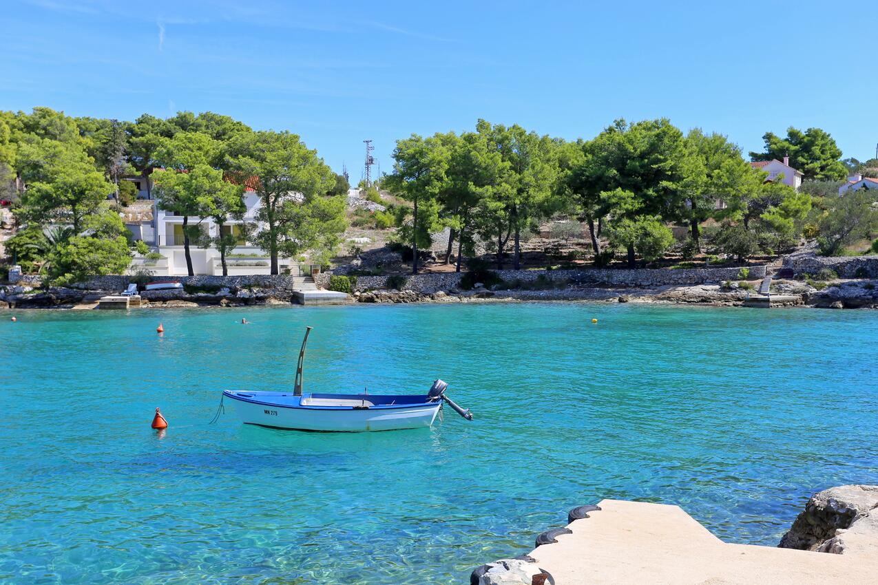 Makarac en la isla Brač (Srednja Dalmacija)