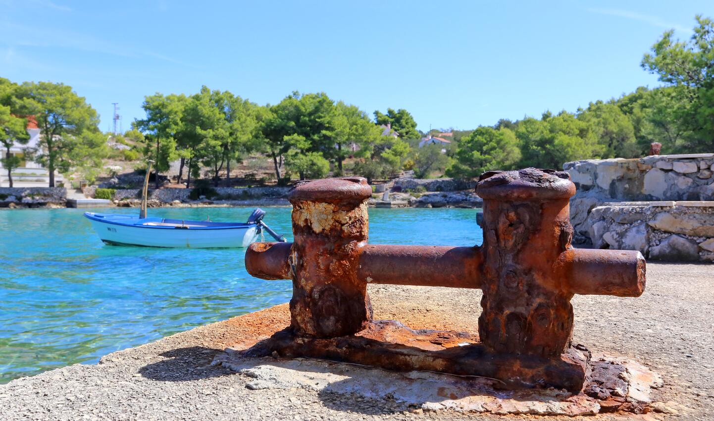 Makarac en la isla Brač (Srednja Dalmacija)