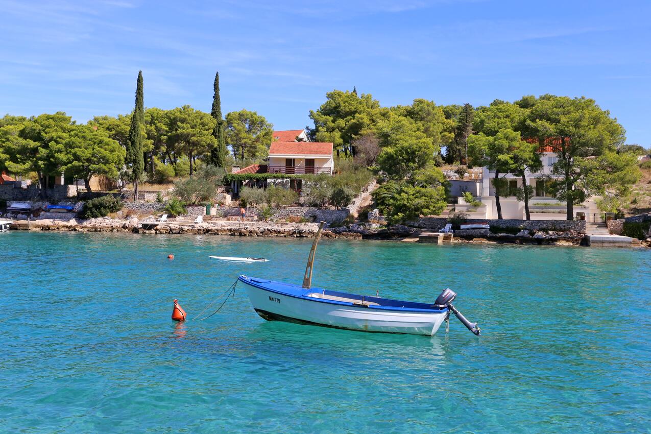 Makarac na ostrově Brač (Srednja Dalmacija)