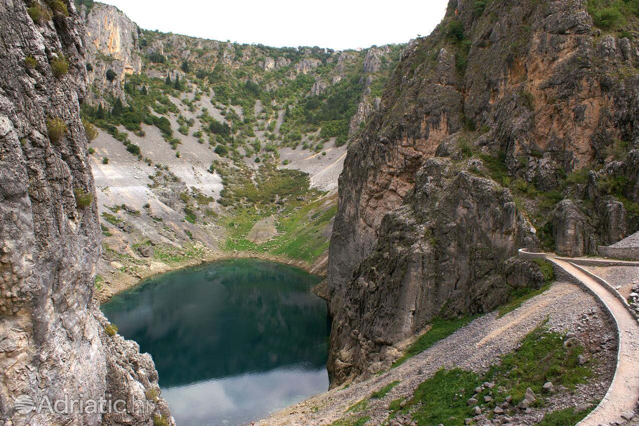 Grubine in Riviera Zagora (Srednja Dalmacija)