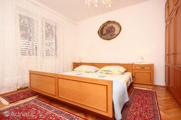 Apartments by the sea Vinišće, Trogir - 10006