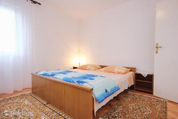 Apartments by the sea Vinišće, Trogir - 10006