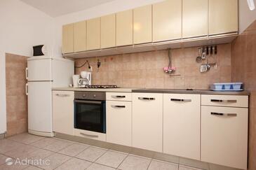 Apartments by the sea Vinišće, Trogir - 10006