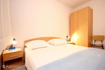 Apartments by the sea Vinišće, Trogir - 10006