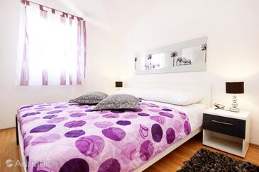 Apartments by the sea Vinišće, Trogir - 10008