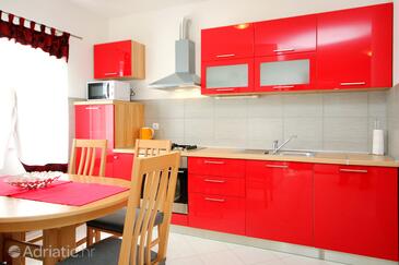 Apartmani uz more Vinišće, Trogir - 10008